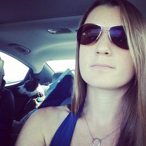 Meet your Posher, Alicia